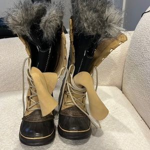 Sorel Leather Mid-Calf Lace-Up Boots
Black & Brown, Round-Toe, riding boots